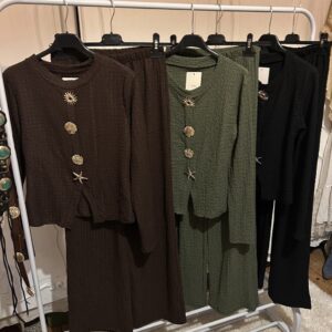 2 piece button detail set.